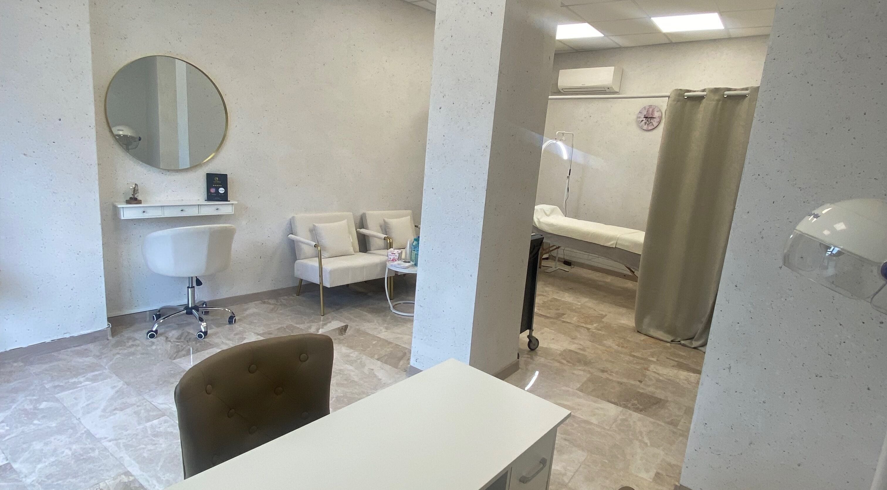 Интериор на студио Gemini Пловдив с модерни мебели, Пловдив, BG.