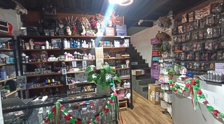 Maya Make Up venue in Zapopan, Jalisco, MX showcasing diverse beauty products on shelves.