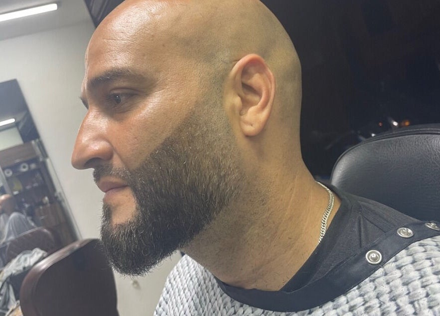 Cliente con barba perfilada en 88BarberPro, Medellín, Antioquia, CO.