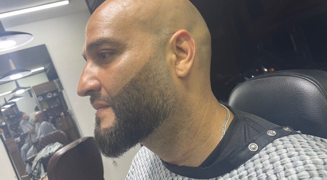 Cliente con barba perfilada en 88BarberPro, Medellín, Antioquia, CO.