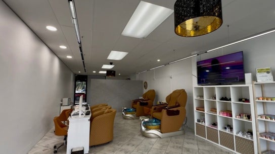 Eloura Nail
