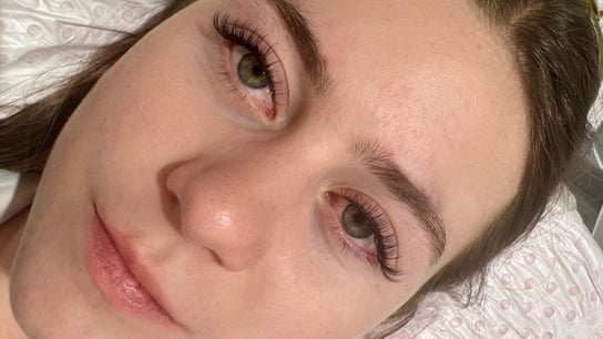 Anna Lash & Brow