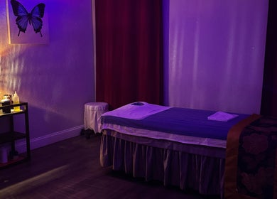 Relaxing massage room at A Magic Massage INC, Winter Park, Florida, US with dim lighting and comfortable setup.