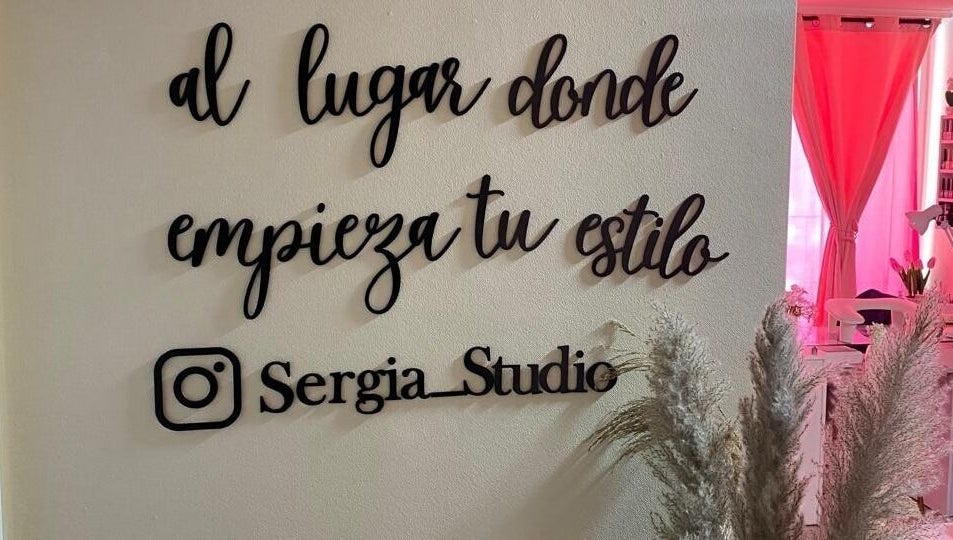 Decoración del muro en Sergia Studio en Estación Central, Región Metropolitana, CL, con mensaje inspirador.