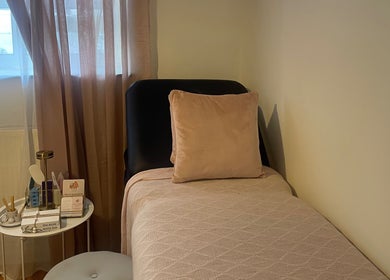 Relaxing treatment bed at Nails by Rachel, London, England, GB, with soft decor for a calming experience.