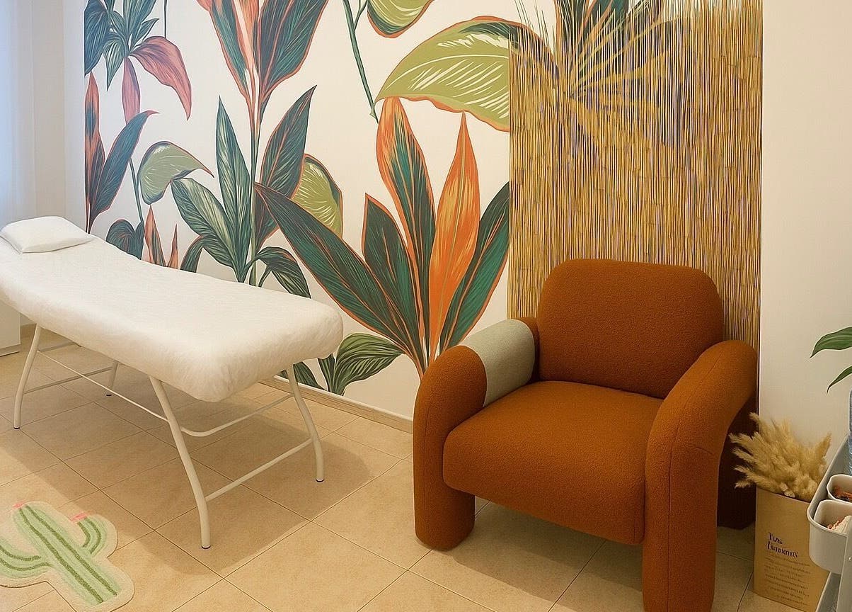 Comfortable treatment room with vibrant decor at Marge.Wax in València, Comunidad Valenciana, ES.