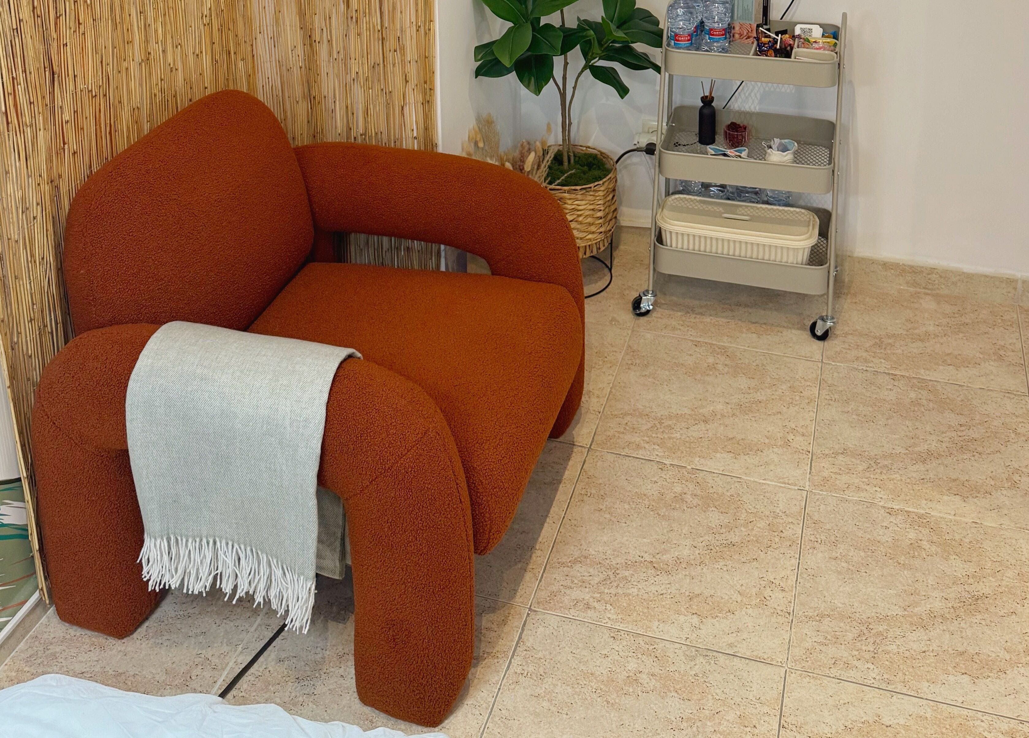 Comfortable lounge chair at Marge.Wax, València, Comunidad Valenciana, ES, with stylish decor.