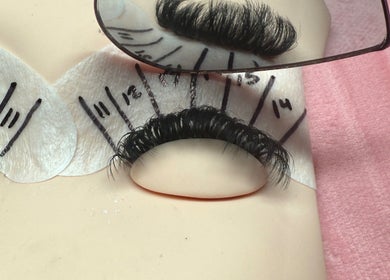 Lash extensions display at Pinkbeautybynessa in Montréal, Québec, CA.