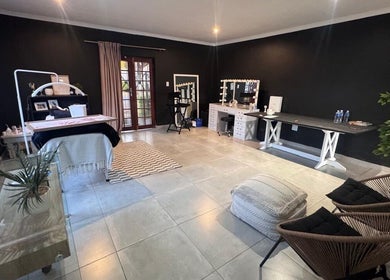 Spacious, modern interior of Bella Tu Beauty Styling in Pretoria, Gauteng, ZA featuring elegant decor and styling stations.