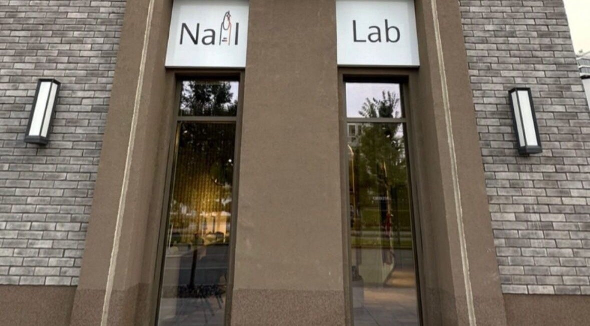 Entrance of Nail Lab IR Belgrade Waterfront, Beograd, RS, showcasing modern design and welcoming facade.