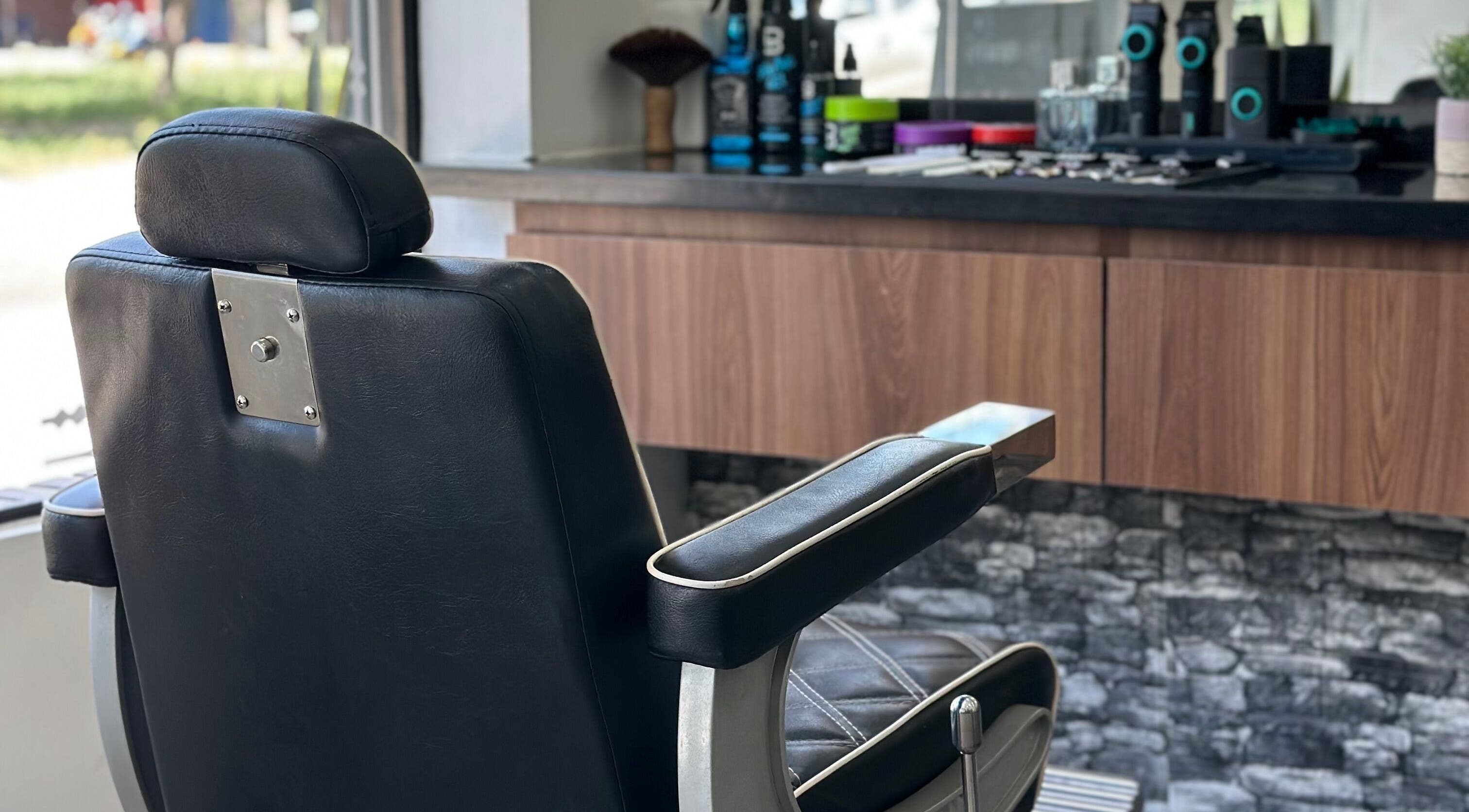 Modern barber chair at Barber Master in Santa Cruz De La Sierra, Departamento De Santa Cruz, BO.