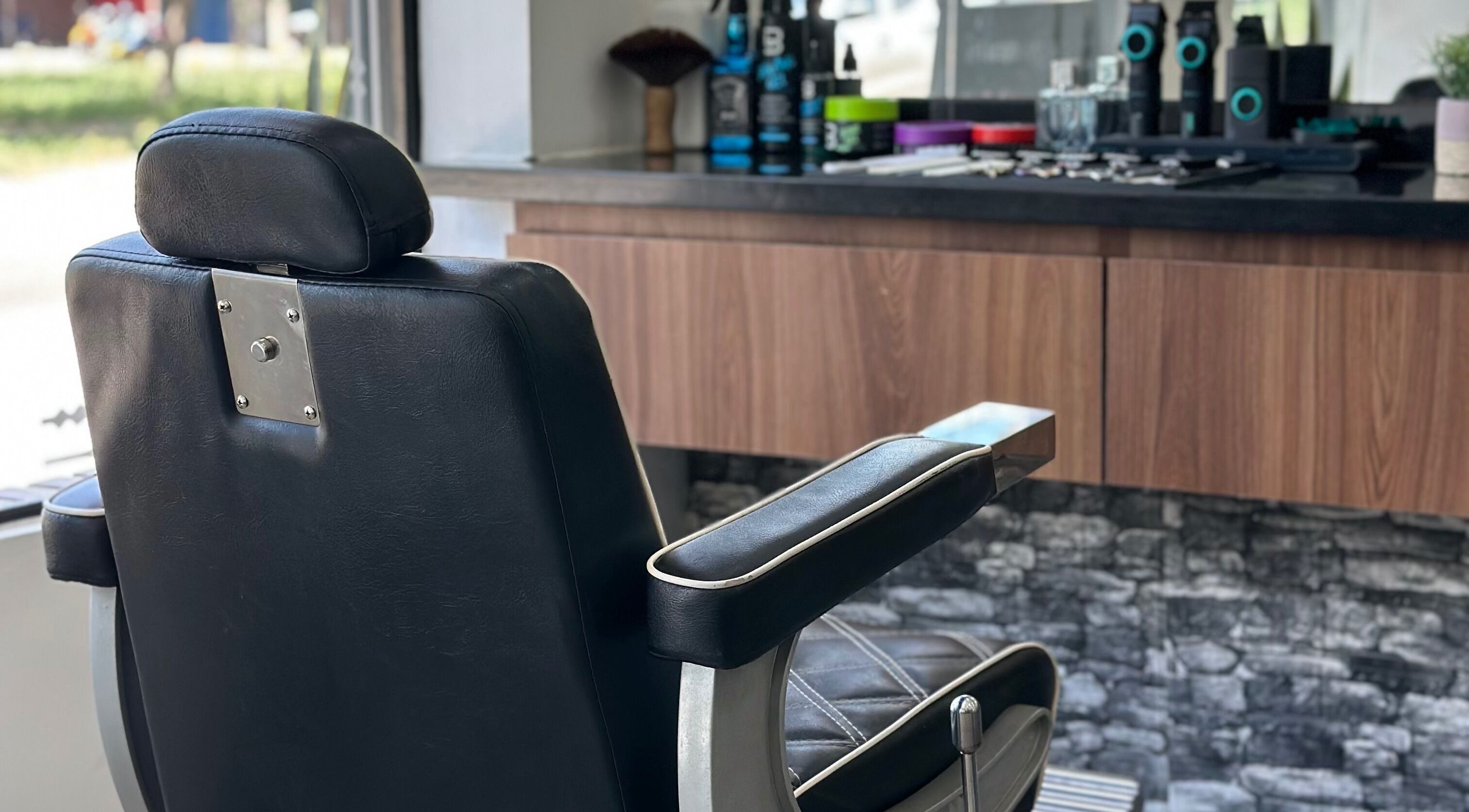 Modern barber chair at Barber Master in Santa Cruz De La Sierra, Departamento De Santa Cruz, BO.