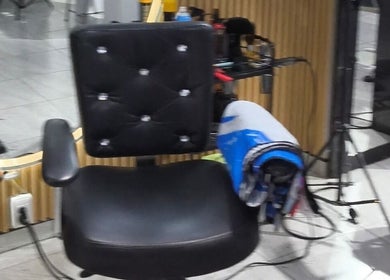 Silla de barbero en London Barberia Y Peluqueria, Bogotá, Cundinamarca, CO, lista para clientes.