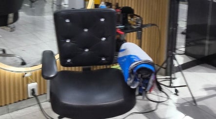 Silla de barbero en London Barberia Y Peluqueria, Bogotá, Cundinamarca, CO, lista para clientes.