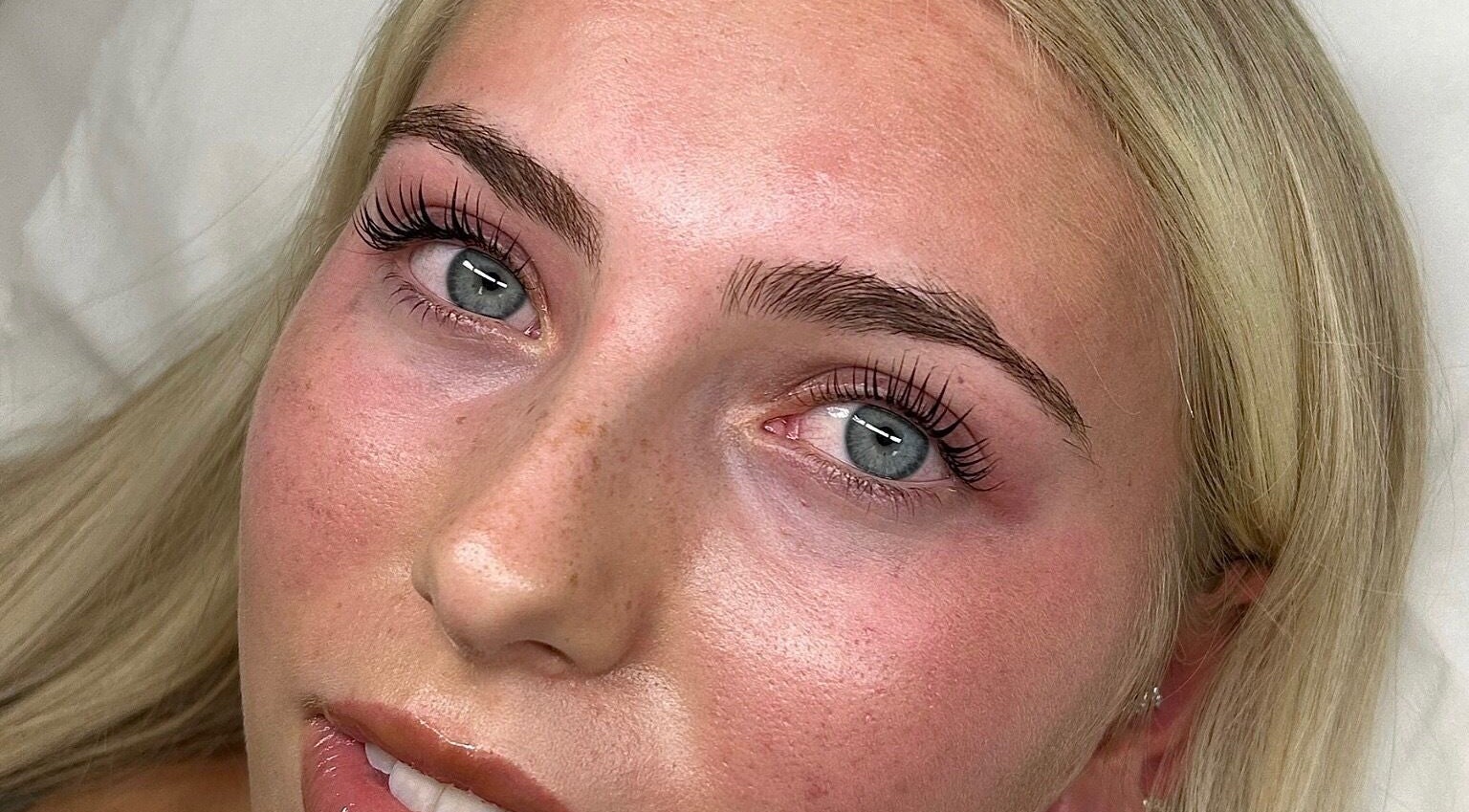 Flawless skin and lashes showcased at Bellabe Beauty in Luton, England, GB for a stunning transformation.