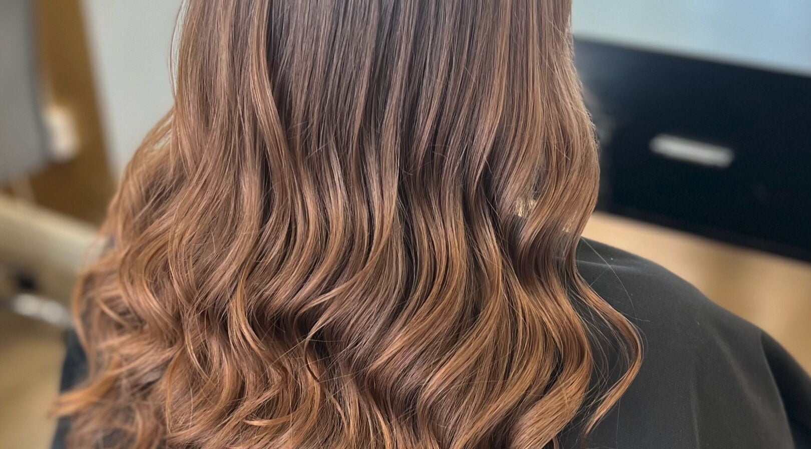 Elegant wavy hairstyle at Abby Randall Hairdressing @ SLiNKY in Swindon, England, GB.