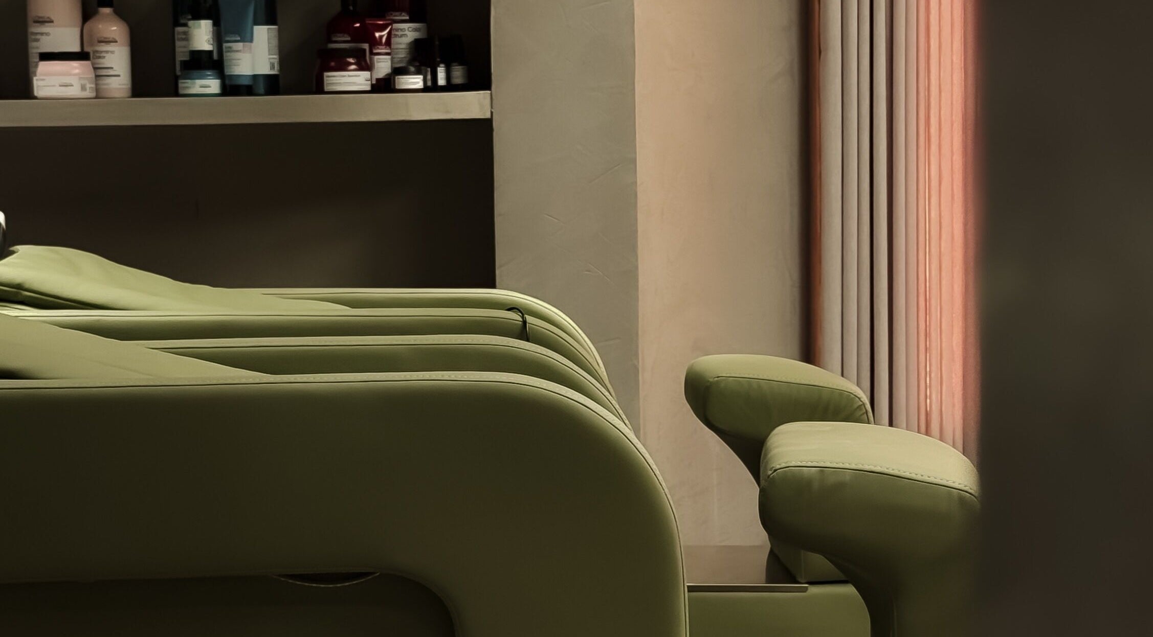 Green spa chairs at Double H Salon & Spa, Hail, Hail Province, SA offer relaxation and comfort.