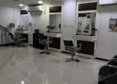 صالون BNR الفاخر في المنطقة الشرقية، حيث تجتمع الجمال والراحة، توفير خدمة ممتازة للجميع.