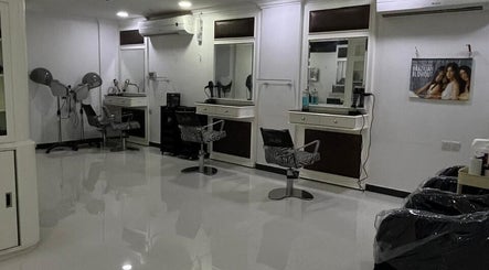 صالون BNR الفاخر في المنطقة الشرقية، حيث تجتمع الجمال والراحة، توفير خدمة ممتازة للجميع.