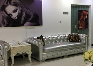 غرفة انتظار فاخرة في بيوت نيلز ريتريت، Eastern Province، SA مع لوحة فنية أنيقة لمظهر عصري.