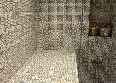 رخام فاخر ومصمم بأناقة في BNR بالمحافظة الشرقية، الشرقية، SA للاسترخاء والرفاهية.