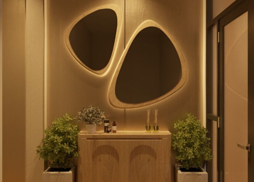 Elegant interior of Luxury Healthy Spa & Massage in Đà Nẵng, VN, with artistic mirrors and lush plants.