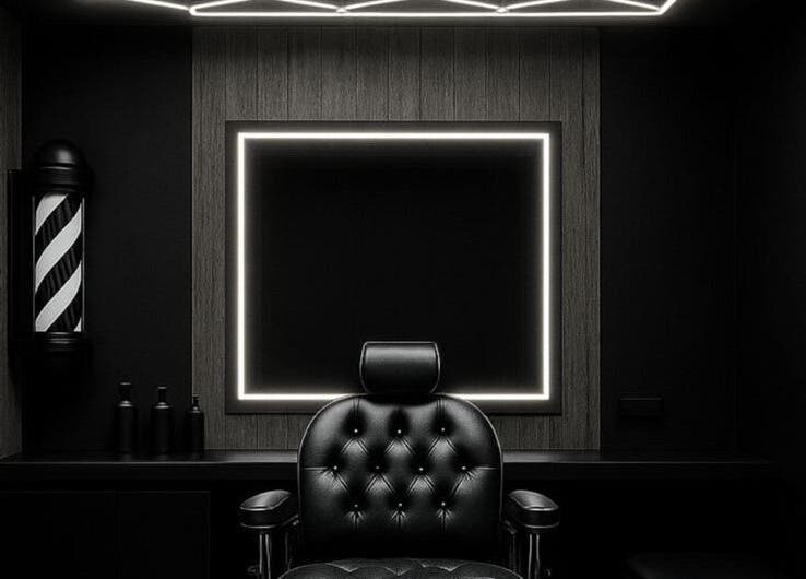 Chaise de barbier noire élégante chez Barber Move, Genève, CH, ambiance moderne et sophistiquée.