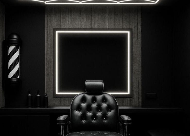 Chaise de barbier noire élégante chez Barber Move, Genève, CH, ambiance moderne et sophistiquée.