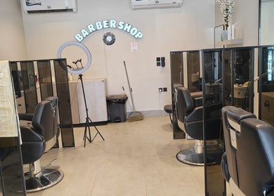 Modern barber chairs at صالون الألماسة البيضاء الاولى للحلاقة in Riyadh, Riyadh Province, SA.