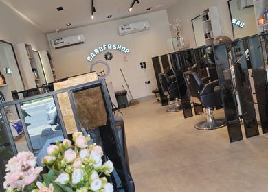 Chic interior of صالون الألماسة البيضاء الاولى للحلاقة in Riyadh, Riyadh Province, SA.