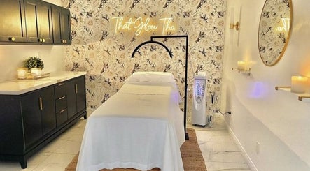 Elegant spa room at Qasar Al Yasmeen Ladies Saloon, Sharjah with luxurious decor and ambient lighting.