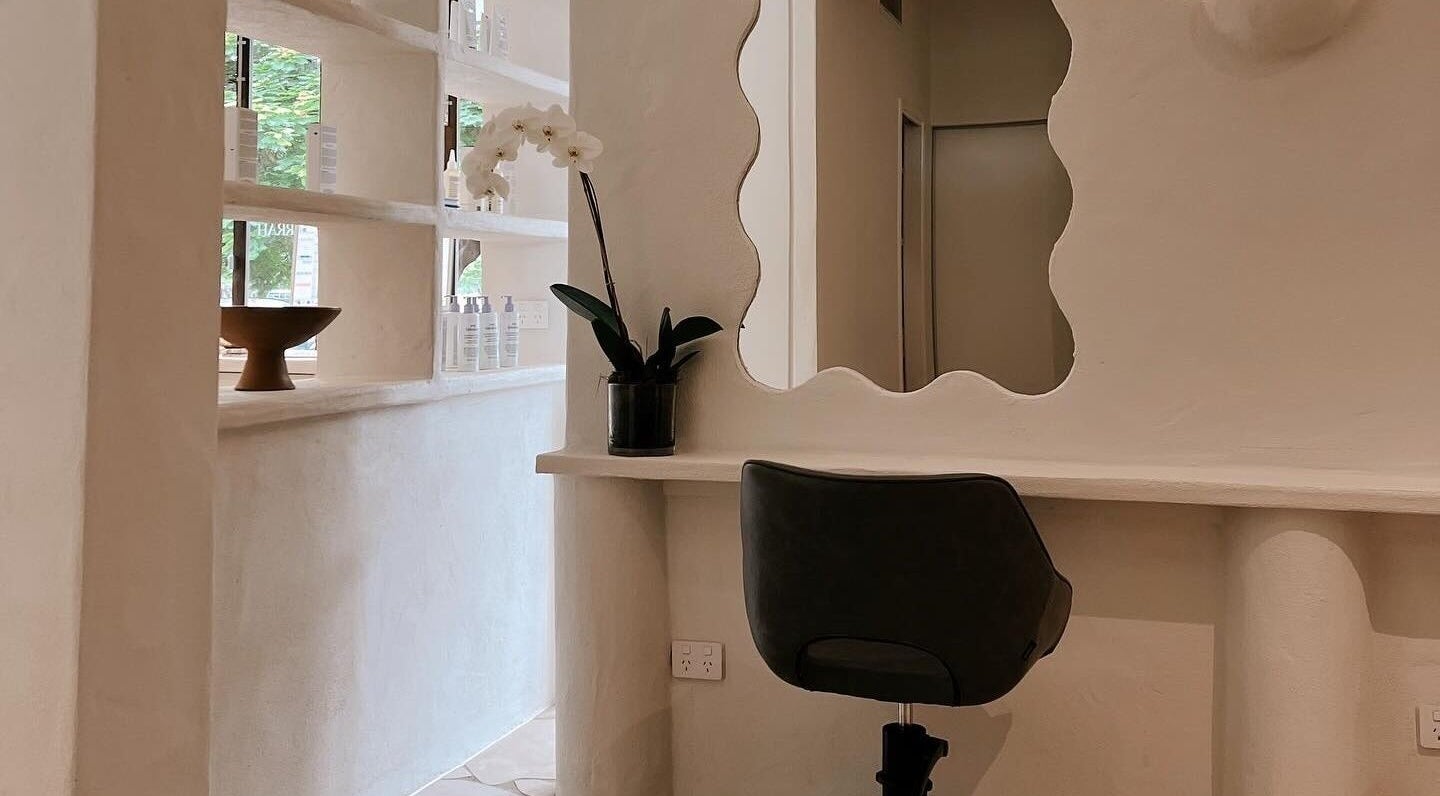Elegant styling area at Farrah Studio with a wavy mirror in New Farm, Queensland, AU.