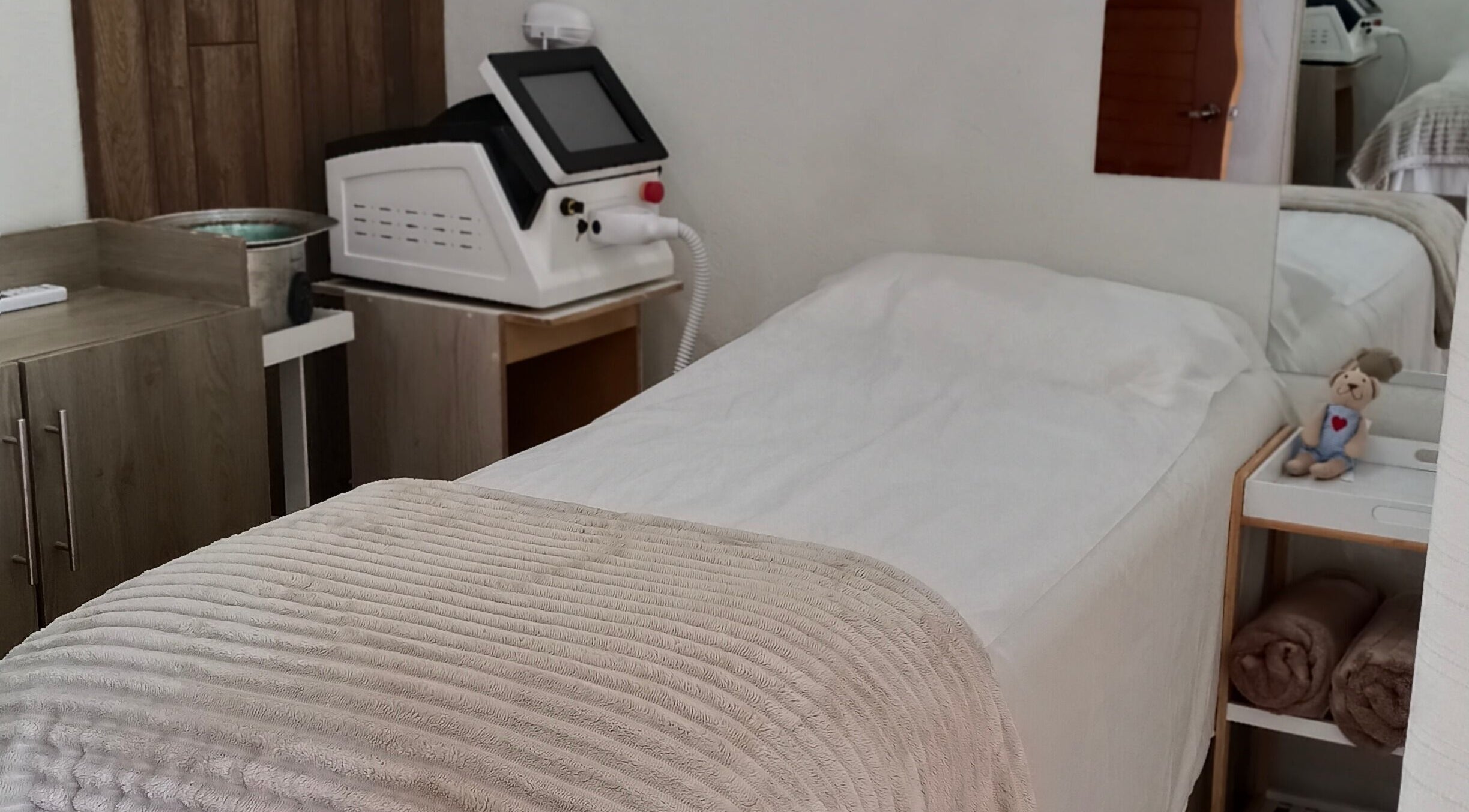 Cama de tratamiento en Beladep, San Pedro Tlaquepaque, Jalisco, MX lista para sesiones de spa y belleza.