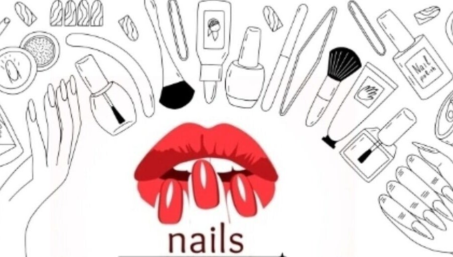 Stylish nail products and lips drawing at MAJO.NAIL 77, San Miguel De Tucumán, Tucumán, AR.