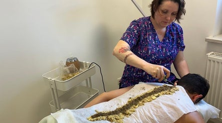 Terapia dotykowa, Bielsko-biała, Województwo Śląskie, PL. Sesja masażu relaksacyjnego dla odprężenia.