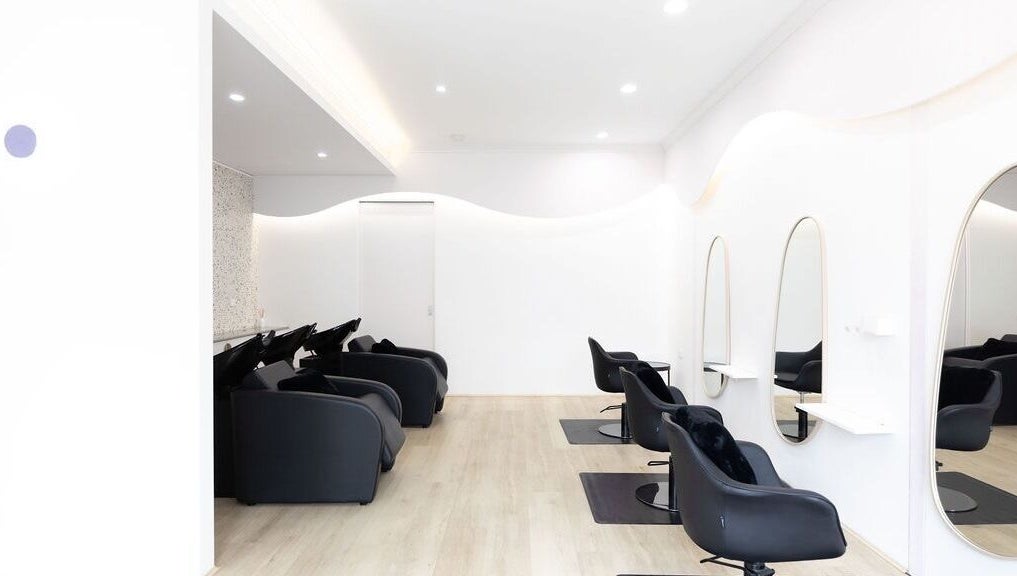 Elegant salon interior of LE PRETTY LITTLE SQUAD in Perth, Western Australia, AU, featuring sleek black chairs.
