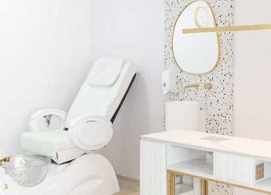 Luxurious spa chair and sink at LE PRETTY LITTLE SQUAD, Perth, Western Australia, AU.