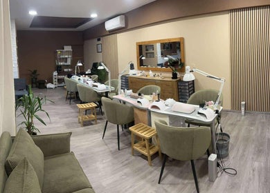 Salon d'onglerie moderne chez Mes ongles by Inès à Le Tampon, Saint-pierre, RE, offrant confort et style.