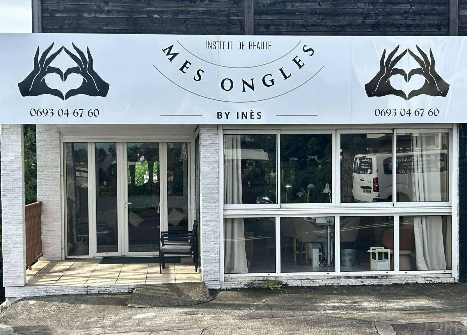 Devanture de Mes ongles by Inès à Le Tampon, Saint-pierre, RE, avec enseigne élégante.