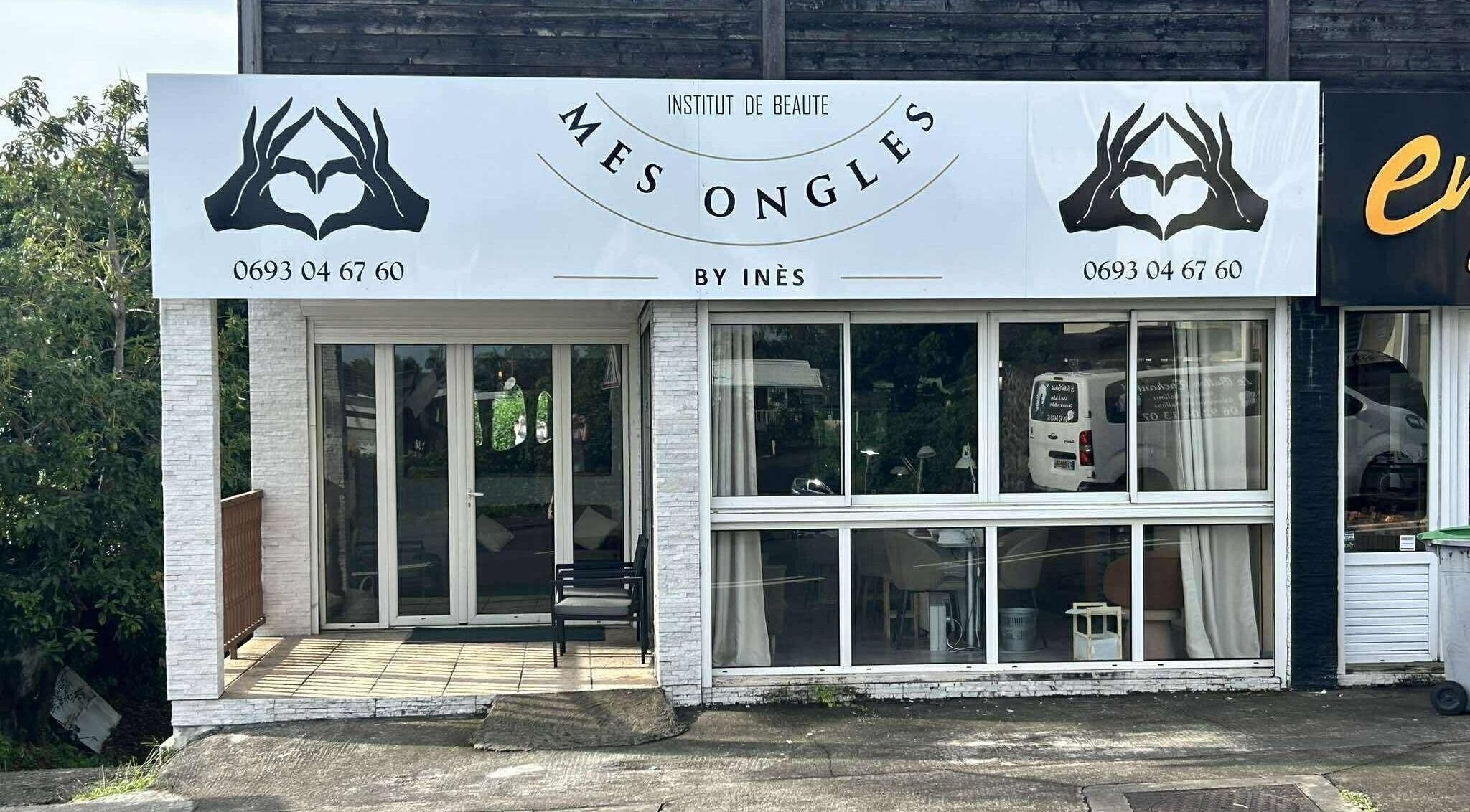 Devanture de Mes ongles by Inès à Le Tampon, Saint-pierre, RE, avec enseigne élégante.