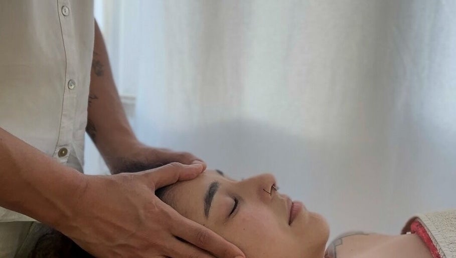 Terapia integrativa em Laura Belo (Terapias Integrativas), Lisboa, Lisboa, PT com técnica de massagem relaxante.