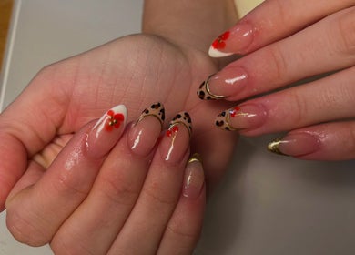 Stylish floral nail art at Gracella.beauty, Burnley, England, GB