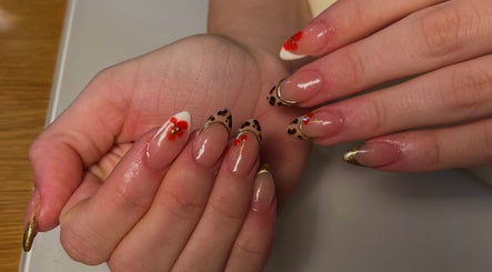 Stylish floral nail art at Gracella.beauty, Burnley, England, GB
