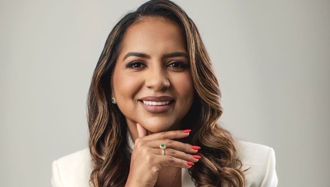 Retrato de mujer sonriente en Sandra’s Style & Art SALIÑA, Willemstad, Curaçao, CW.