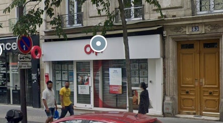 Entrée de Top Nail à Paris, Île-de-France, FR avec une devanture moderne et élégante.