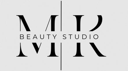 Логотип _Mk.beauty_studio_, расположенной в Эдмонтоне, Альберта, Канада.