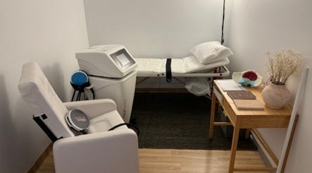 Think2be Healthy therapy room at North Lakes, Queensland, AU with cozy chairs and modern equipment.