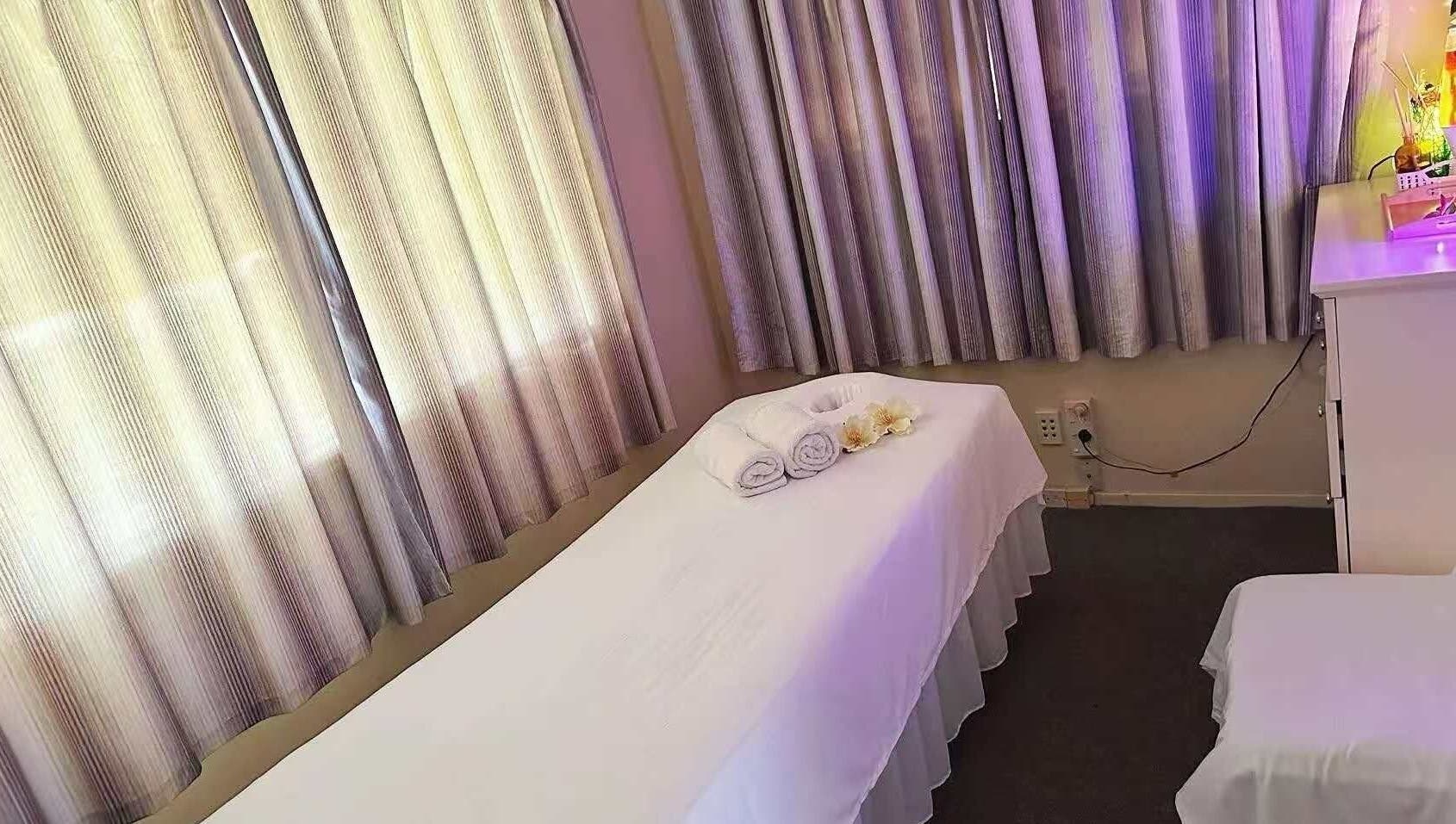 Relaxing massage room at Aah Spa Massage, Auckland, Auckland, NZ with soft lighting and a prepared massage table.