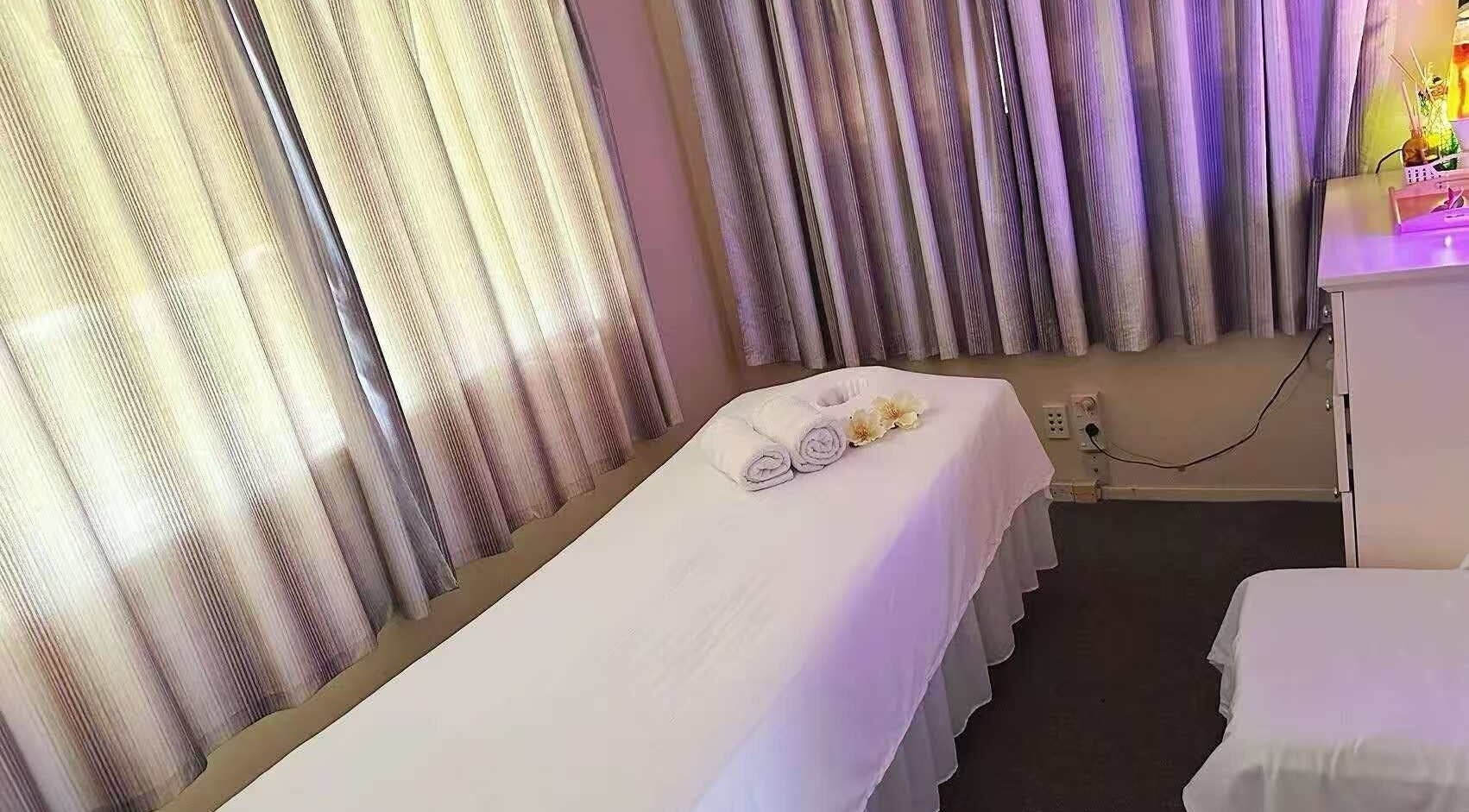 Relaxing massage room at Aah Spa Massage, Auckland, Auckland, NZ with soft lighting and a prepared massage table.