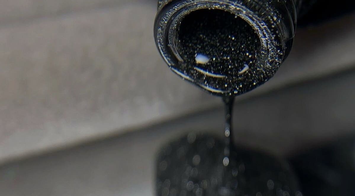 Esmalte negro brillante en Glow Studio, Ahualulco De Mercado, Jalisco, MX.